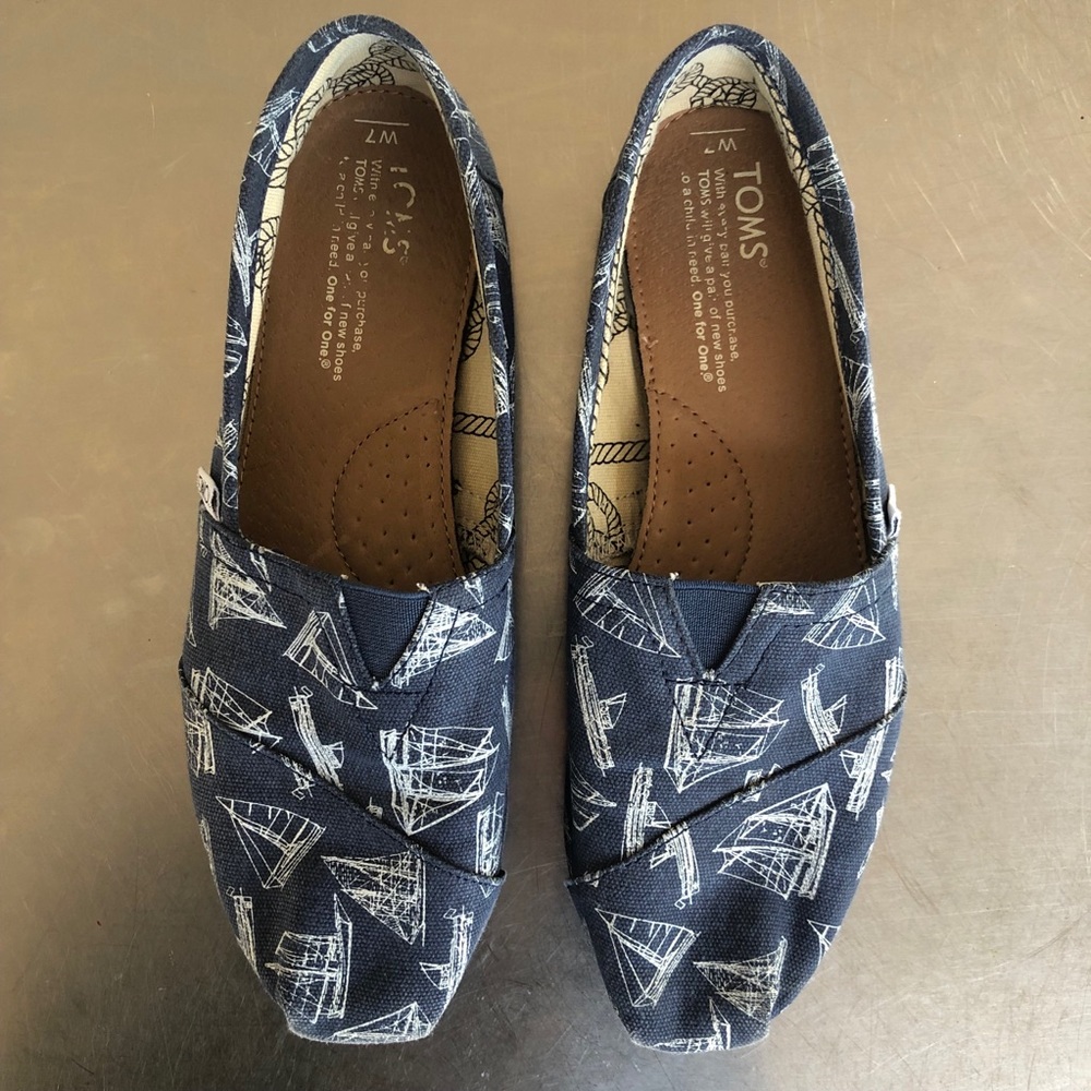 Toms Navy Sailboat